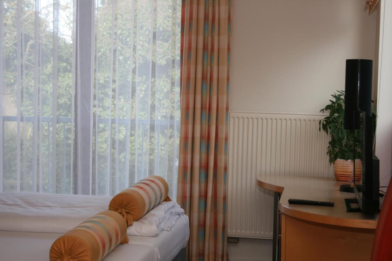Landhotel Rittmeister & Kraeuter-Spa Adults Only Rostock Esterno foto