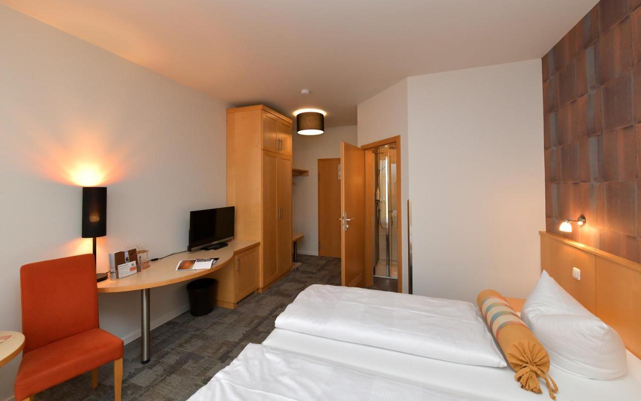 Landhotel Rittmeister & Kraeuter-Spa Adults Only Rostock Esterno foto