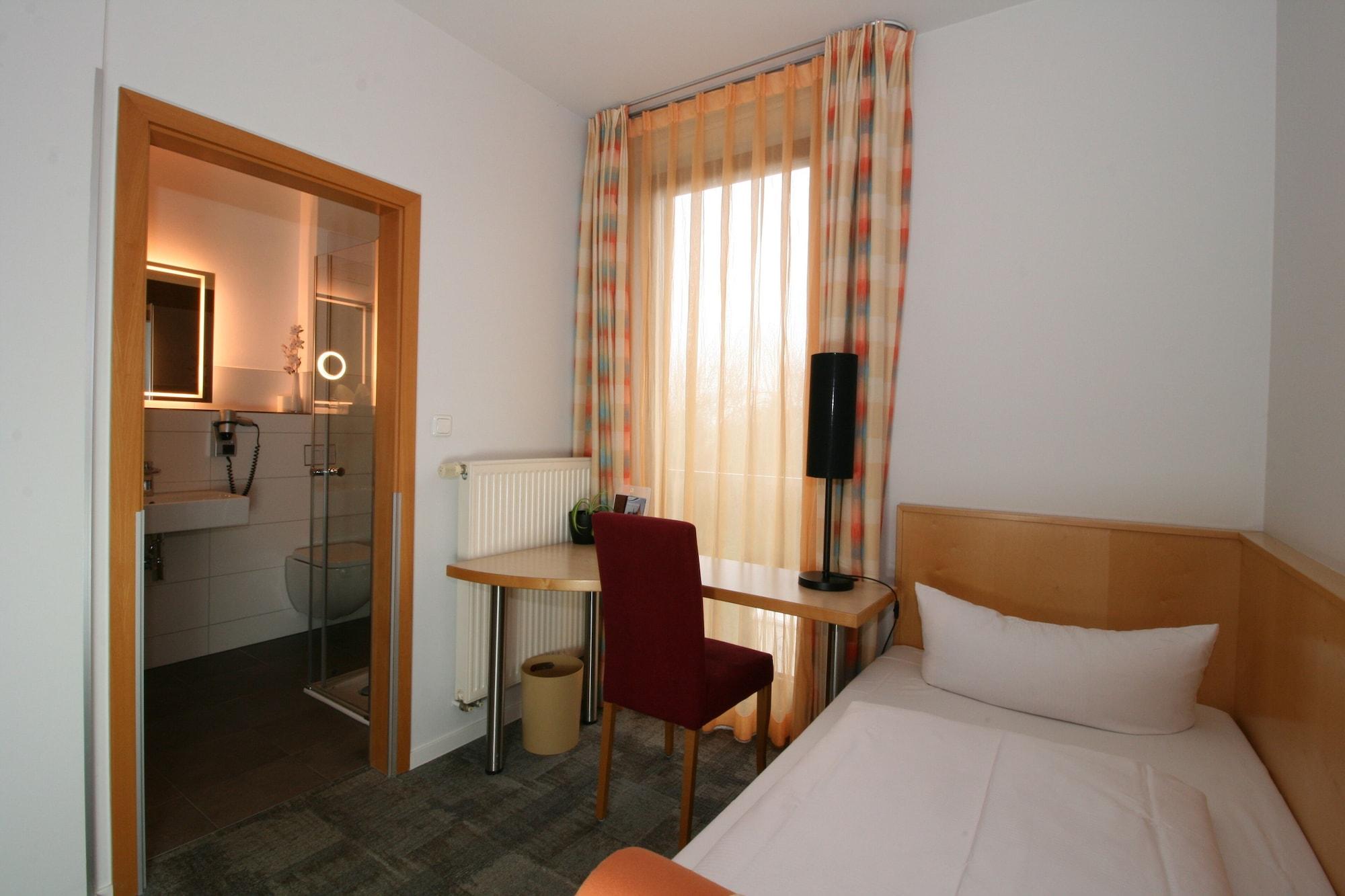 Landhotel Rittmeister & Kraeuter-Spa Adults Only Rostock Esterno foto