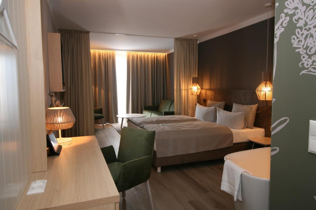 Landhotel Rittmeister & Kraeuter-Spa Adults Only Rostock Esterno foto