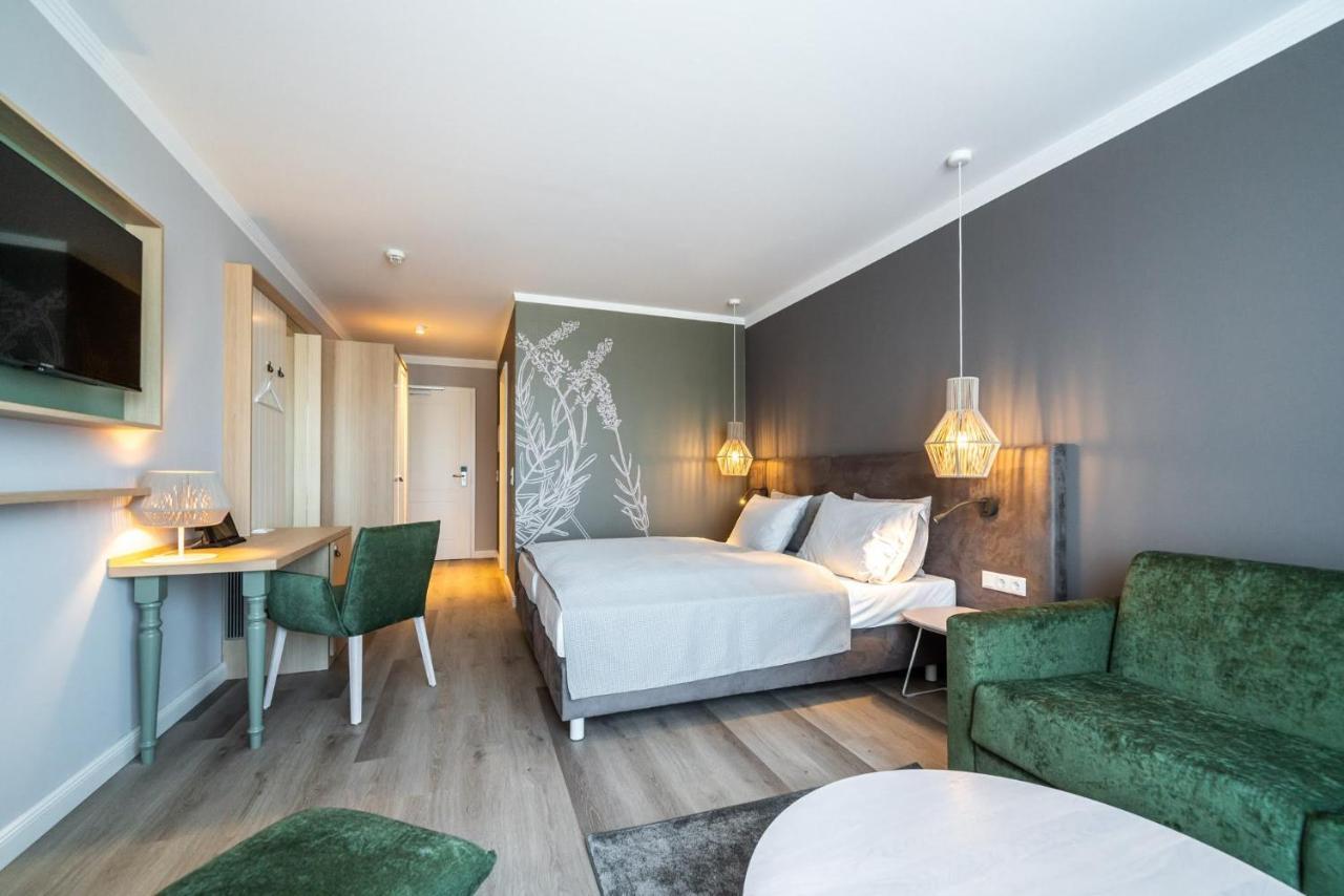 Landhotel Rittmeister & Kraeuter-Spa Adults Only Rostock Esterno foto
