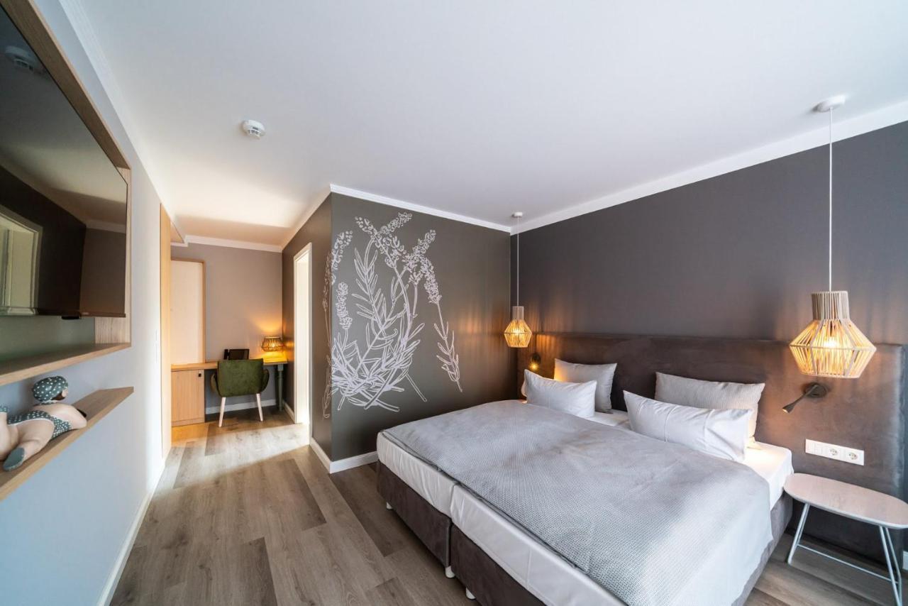 Landhotel Rittmeister & Kraeuter-Spa Adults Only Rostock Esterno foto