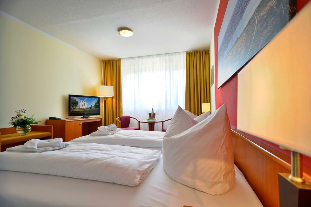 Landhotel Rittmeister & Kraeuter-Spa Adults Only Rostock Esterno foto